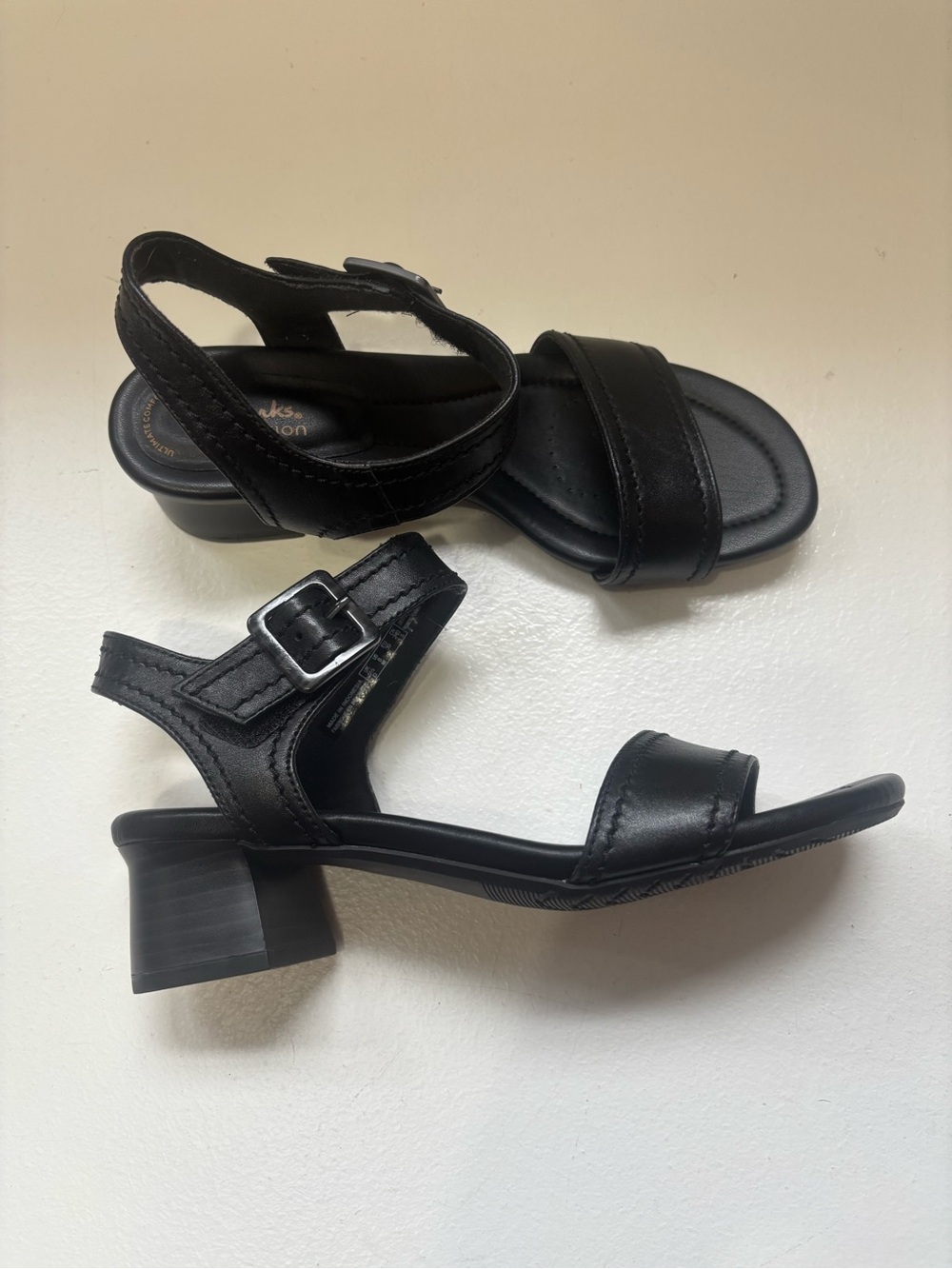 Clarks Desirae Coast Sandal Leather size 8 women’s Black